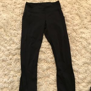 Black Lululemon cropped leggings